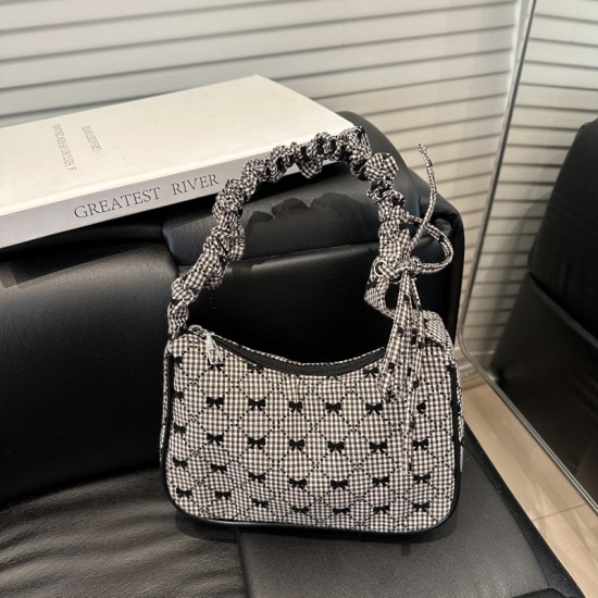 Wholesale Korean-style pleated hand-held small square bags for women, 2025 summer new checkered versatile single-shoulder bags, commuter underarm bags Wholesale Korean-style pleated hand-held small square bags for women, 2025 summer new checkered versatile single-shoulder bags, commuter underarm bags