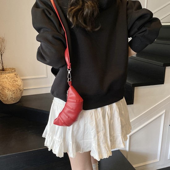 Wholesale niche halter horn bags for women, 2025 summer new style patchwork mini single-shoulder bags, trendy and popular hand-held bags Wholesale niche halter horn bags for women, 2025 summer new style patchwork mini single-shoulder bags, trendy and popular hand-held bags