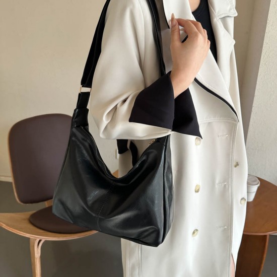 A simple and versatile oil leather soft single-shoulder crossbody bag for women, a new winter 2023 commuter large-capacity tote bag A simple and versatile oil leather soft single-shoulder crossbody bag for women, a new winter 2023 commuter large-capacity tote bag