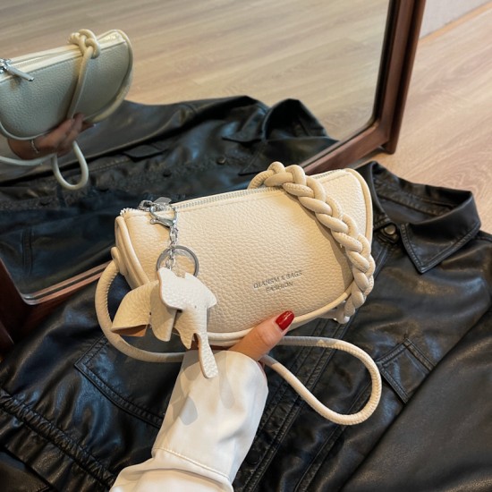 The 2023 summer new solid-color PU French niche single-shoulder bag with a fashionable and high-end feel for women is a stylish saddle bag The 2023 summer new solid-color PU French niche single-shoulder bag with a fashionable and high-end feel for women is a stylish saddle bag