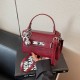 Wholesale Korean-style light luxury hand-held small square bags for women, 2025 summer new high-end quality single-shoulder bags, and commuter crossbody bags Wholesale Korean-style light luxury hand-held small square bags for women, 2025 summer new high-end quality single-shoulder bags, and commuter crossbody bags