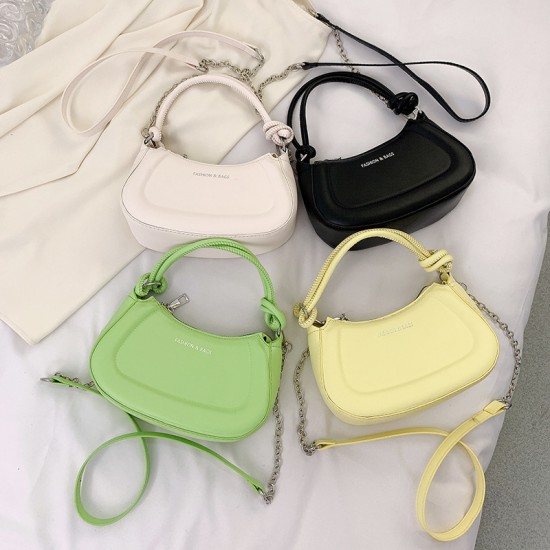 This is a new solid color chain underarm bag for women in the autumn of 2022. It's stylish and versatile. It's a single-shoulder crossbody bag