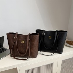 A high-end, fashionable, color-blocking hand-held tote bag for women in winter 2024, a large-capacity commuting single-shoulder bag, and a trendy underarm bag