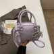 Wholesale fashionable and niche hand-held small square bags for women, 2025 spring new styles of light luxury and stylish single-shoulder bags for commuting crossbody bags Wholesale fashionable and niche hand-held small square bags for women, 2025 spring new styles of light luxury and stylish single-shoulder bags for commuting crossbody bags