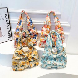 Wholesale fashionable flower-shaped hand-held small handbags for women, 2025 summer new models, large-capacity pleated single-shoulder bags, and trendy underarm bags