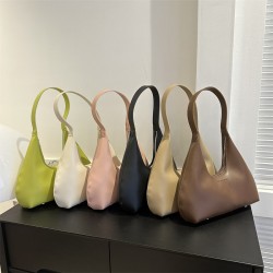 The 2023 autumn and winter new fashion and simple underarm bag is a popular solid-color PU single-shoulder bag that is stylish and versatile for commuting
