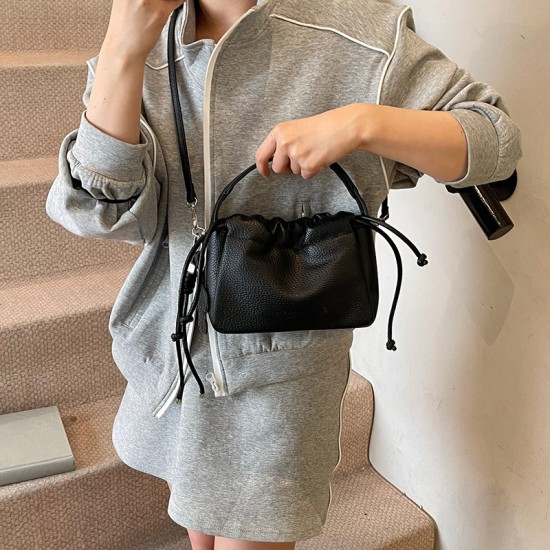 A light luxury texture women's bag, 2025 summer new pleated drawstring bucket bag, fresh single-shoulder crossbody cloud bag A light luxury texture women's bag, 2025 summer new pleated drawstring bucket bag, fresh single-shoulder crossbody cloud bag