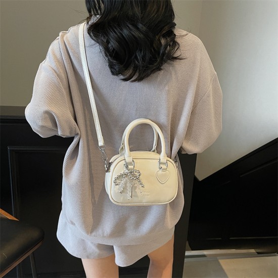 Wholesale fashionable and niche hand-held small square bags for women, 2025 spring new styles of light luxury and stylish single-shoulder bags for commuting crossbody bags Wholesale fashionable and niche hand-held small square bags for women, 2025 spring new styles of light luxury and stylish single-shoulder bags for commuting crossbody bags