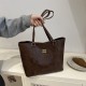 A high-end, fashionable, color-blocking hand-held tote bag for women in winter 2024, a large-capacity commuting single-shoulder bag, and a trendy underarm bag A high-end, fashionable, color-blocking hand-held tote bag for women in winter 2024, a large-capacity commuting single-shoulder bag, and a trendy underarm bag