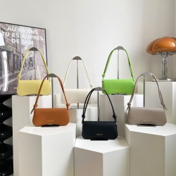 Wholesale French niche hand-held small square bags for women, 2025 summer new styles, personalized and beautiful single-shoulder bags, and commuting crossbody bags
