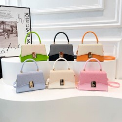 Wholesale Korean version color-blocking hand-held small square bags for women, 2025 summer new light luxury versatile single-shoulder bags for commuting crossbody bags