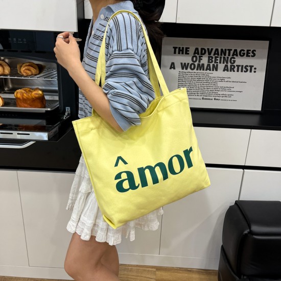 Wholesale fashionable lettered tote bags for women in summer 2025, large-capacity single-shoulder bags, trendy and versatile underarm bags Wholesale fashionable lettered tote bags for women in summer 2025, large-capacity single-shoulder bags, trendy and versatile underarm bags