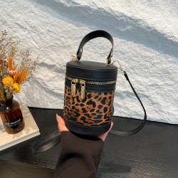 Wholesale Korean version personalized color-blocking hand-held bucket bags, women's bags, 2025 summer new patchwork single-shoulder bags, commuting crossbody bags