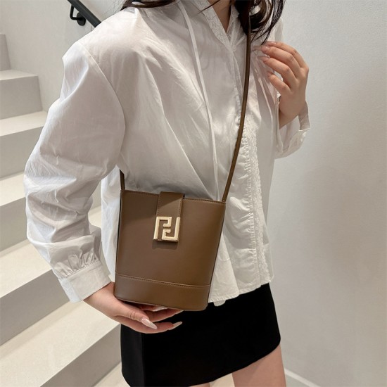 Wholesale fashionable hand-held bucket bags, women's bags, 2025 spring new styles, light luxury and stylish single-shoulder bags, internet-famous and trendy crossbody bags Wholesale fashionable hand-held bucket bags, women's bags, 2025 spring new styles, light luxury and stylish single-shoulder bags, internet-famous and trendy crossbody bags