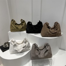 This year, the popular fashion trend is the pleated hand-held small square bag for women. The new spring 2025 light luxury single-shoulder bag and the high-end underarm bag