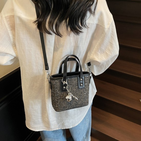 Wholesale niche light luxury diamond-encrusted hand-held bucket bags for women, 2025 summer new color-blocking single-shoulder bags, versatile crossbody bags Wholesale niche light luxury diamond-encrusted hand-held bucket bags for women, 2025 summer new color-blocking single-shoulder bags, versatile crossbody bags