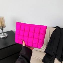 Wholesale large-capacity clutch bags for women in winter 2023, versatile and high-end, niche diamond-patterned embroidered small square bags