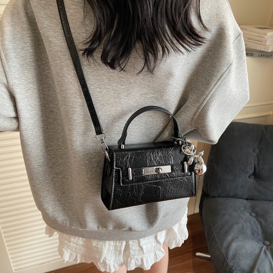 Wholesale Korean-style light luxury hand-held small square bags for women, 2025 summer new high-end quality single-shoulder bags, and commuter crossbody bags Wholesale Korean-style light luxury hand-held small square bags for women, 2025 summer new high-end quality single-shoulder bags, and commuter crossbody bags
