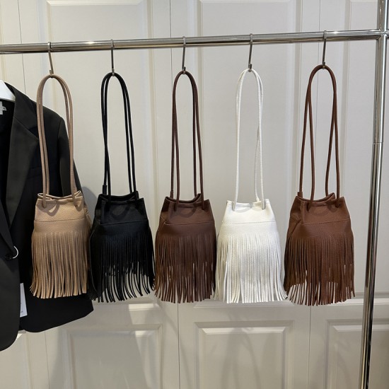 Cross-border wholesale of fashionable fringed hand-held small square bags for women, 2025 spring new collection of light luxury single-shoulder bags and casual crossbody bags Cross-border wholesale of fashionable fringed hand-held small square bags for women, 2025 spring new collection of light luxury single-shoulder bags and casual crossbody bags