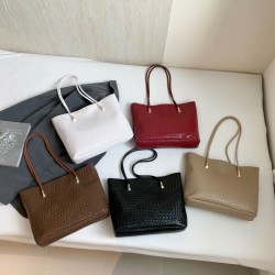 Tote bags, large-capacity bags, women's bags, 2025 summer new styles, trendy and high-end single-shoulder bags, stylish commuting handbags