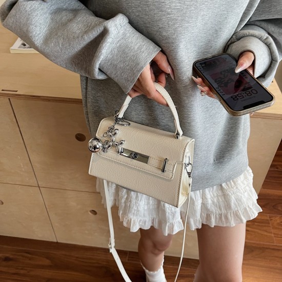 Wholesale Korean-style light luxury hand-held small square bags for women, 2025 summer new high-end quality single-shoulder bags, and commuter crossbody bags Wholesale Korean-style light luxury hand-held small square bags for women, 2025 summer new high-end quality single-shoulder bags, and commuter crossbody bags