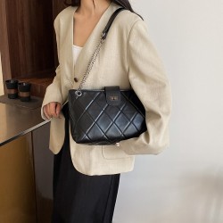 Wholesale of cross-border fashion diamond-shaped single-shoulder bags, 2025 summer new casual versatile underarm bags and large-capacity tote bags