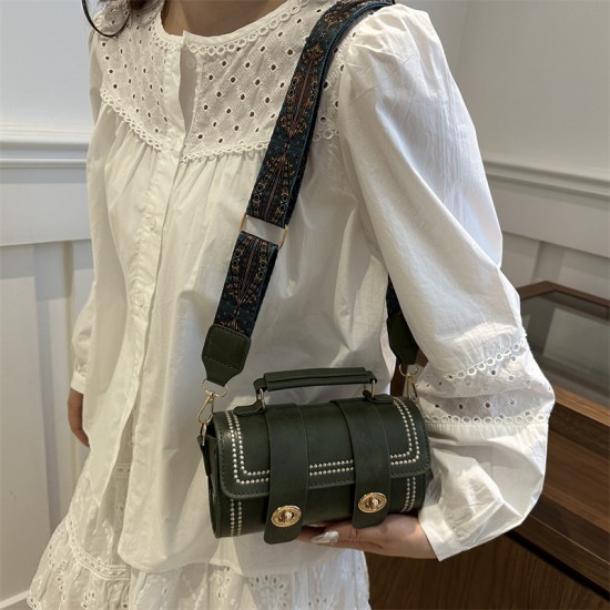High-end retro fashion women's handbag, 2024 summer new style light luxury lock button single-shoulder bag, crossbody baguette bag
