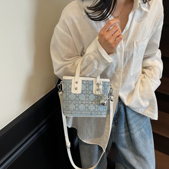 Wholesale niche light luxury diamond-encrusted hand-held bucket bags for women, 2025 summer new color-blocking single-shoulder bags, versatile crossbody bags Wholesale niche light luxury diamond-encrusted hand-held bucket bags for women, 2025 summer new color-blocking single-shoulder bags, versatile crossbody bags