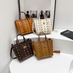 The new 2024 autumn and winter women's light luxury texture hand-held tote bag is a fashionable and high-end single-shoulder bag and a trendy commuting crossbody bag