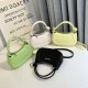 This is a new solid color chain underarm bag for women in the autumn of 2022. It's stylish and versatile. It's a single-shoulder crossbody bag