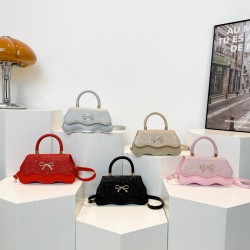 Wholesale high-quality light luxury hand-held cloud bags for women, 2025 summer new bow single-shoulder bags, trendy crossbody bags