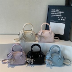 Wholesale fashionable and niche hand-held small square bags for women, 2025 spring new styles of light luxury and stylish single-shoulder bags for commuting crossbody bags