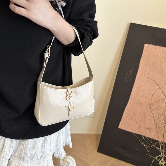 Wholesale fashionable lock button hand-held small square bags for women, 2025 summer new styles of light luxury and stylish single-shoulder bags for commuting underarm bags