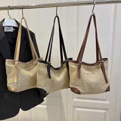 Wholesale Japanese Harajume-style hand-held tote bags for women in the summer of 2025, with contrasting colors and perforated single-shoulder bags, trendy underarm bags