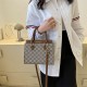 Cross-border ins niche trend single-shoulder crossbody bag for women 2023 summer: Fashionable and simple vintage checkered handbag