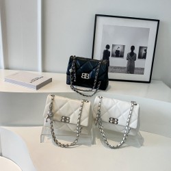 Wholesale high-quality small square women's bags, 2025 summer new diamond-shaped chain single-shoulder bags, versatile crossbody bags for commuting
