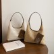 The new summer beach bag is stylish and versatile, the commuter tote bag is fashionable and ethnic-style, and it is a grass-woven underarm bag or handbag