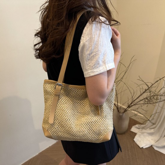 Wholesale Japanese Harajume-style hand-held tote bags for women in the summer of 2025, with contrasting colors and perforated single-shoulder bags, trendy underarm bags Wholesale Japanese Harajume-style hand-held tote bags for women in the summer of 2025, with contrasting colors and perforated single-shoulder bags, trendy underarm bags