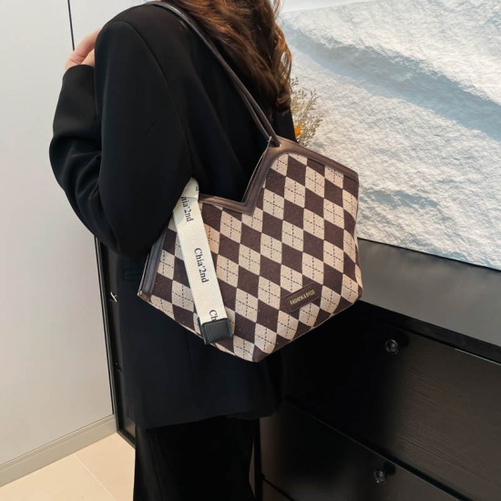 A stylish checkered color-matching silk strap hand-held small bag for women in winter 2024, a large-capacity single-shoulder bag for commuting under the armpit A stylish checkered color-matching silk strap hand-held small bag for women in winter 2024, a large-capacity single-shoulder bag for commuting under the armpit