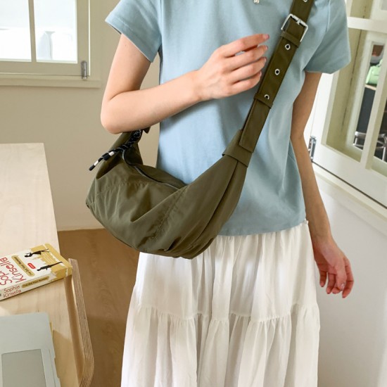 Wholesale fashionable and simple hand-held dumpling bags, women's bags, 2025 summer new large-capacity single-shoulder bags, and trendy crossbody bags Wholesale fashionable and simple hand-held dumpling bags, women's bags, 2025 summer new large-capacity single-shoulder bags, and trendy crossbody bags