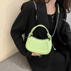 This is a new solid color chain underarm bag for women in the autumn of 2022. It's stylish and versatile. It's a single-shoulder crossbody bag