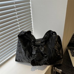 This year, the popular fashion trend is the pleated hand-held small square bag for women. The new spring 2025 light luxury single-shoulder bag and the high-end underarm bag