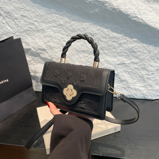 Cross-border fashion new hand-held small square bags for women to wholesale in the summer of 2025, the best-selling single-shoulder crossbody bags in live-streaming Cross-border fashion new hand-held small square bags for women to wholesale in the summer of 2025, the best-selling single-shoulder crossbody bags in live-streaming