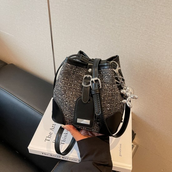 Wholesale Korean version fashionable diamond-encrusted hand-held bucket bags, women's bags, 2025 summer new color-blocking single-shoulder bags, commuter crossbody bags Wholesale Korean version fashionable diamond-encrusted hand-held bucket bags, women's bags, 2025 summer new color-blocking single-shoulder bags, commuter crossbody bags