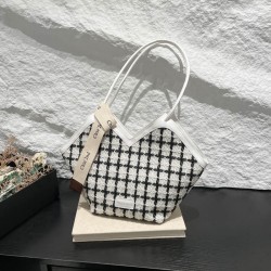 A stylish checkered color-matching silk strap hand-held small bag for women in winter 2024, a large-capacity single-shoulder bag for commuting under the armpit