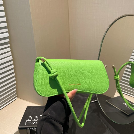 Wholesale French niche hand-held small square bags for women, 2025 summer new styles, personalized and beautiful single-shoulder bags, and commuting crossbody bags Wholesale French niche hand-held small square bags for women, 2025 summer new styles, personalized and beautiful single-shoulder bags, and commuting crossbody bags
