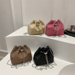 Wholesale Korean-style simple hand-held bucket bags for women, 2025 summer new woven single-shoulder bags, trendy chain crossbody bags