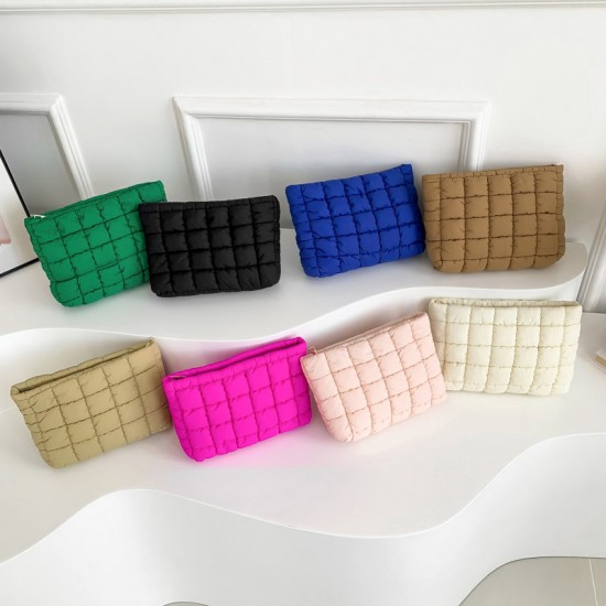 Wholesale large-capacity clutch bags for women in winter 2023, versatile and high-end, niche diamond-patterned embroidered small square bags Wholesale large-capacity clutch bags for women in winter 2023, versatile and high-end, niche diamond-patterned embroidered small square bags