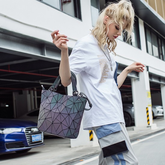 Cross-border bags 2024 new style handbags, European and American fashion diamond-shaped women's single-shoulder crossbody bags, bucket tote bags for women Cross-border bags 2024 new style handbags, European and American fashion diamond-shaped women's single-shoulder crossbody bags, bucket tote bags for women