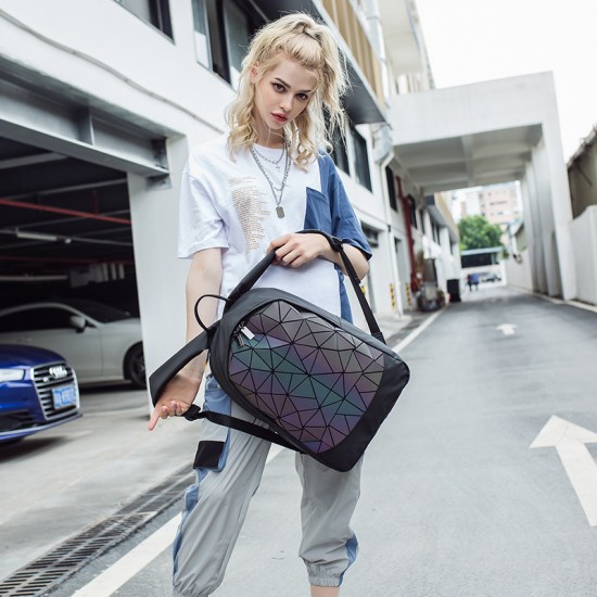 Summer new diamond-shaped backpacks, European and American large-capacity luminous backpacks, geometric student schoolbags, Guangzhou girls' bags Summer new diamond-shaped backpacks, European and American large-capacity luminous backpacks, geometric student schoolbags, Guangzhou girls' bags